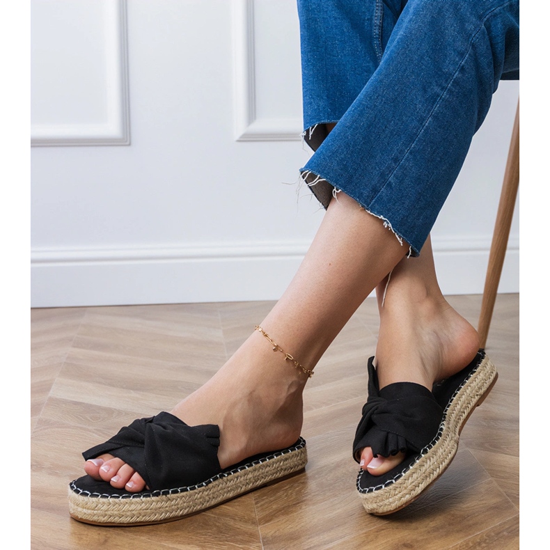 Schwarze Espadrilles mit einem Bogen 2