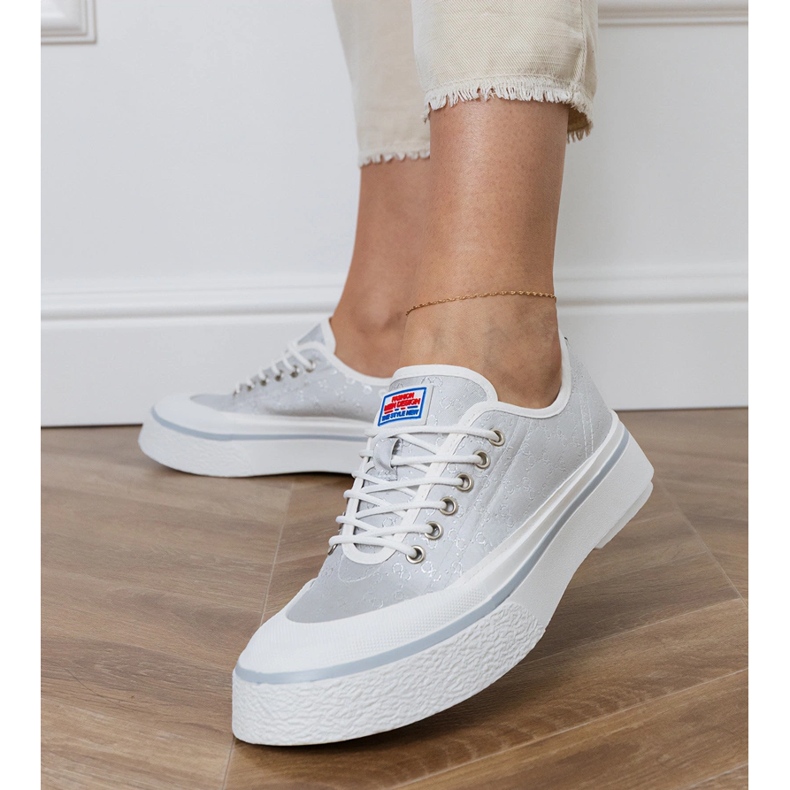 Graue Frauen -Sneaker auf der Plattform 2