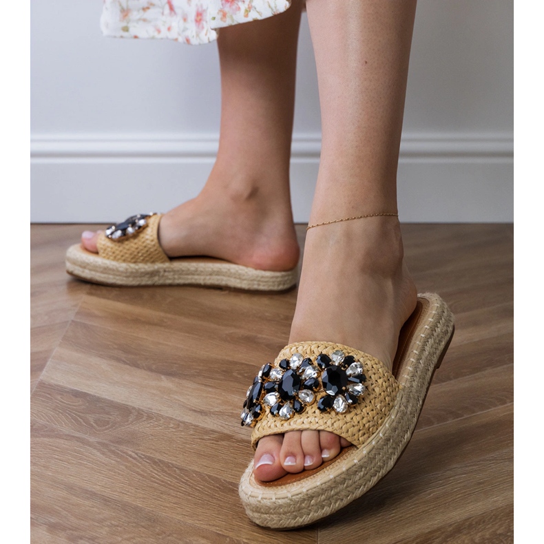 Beige Espadrilles mit schwarzen Kristallen 2