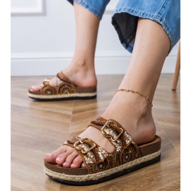 Braune ethnische Flip -Flops mit Klemmen auf Streifen 3