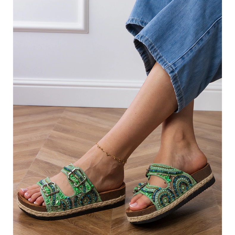 Grüne ethnische Flip -Flops mit Klemmen auf Streifen 2