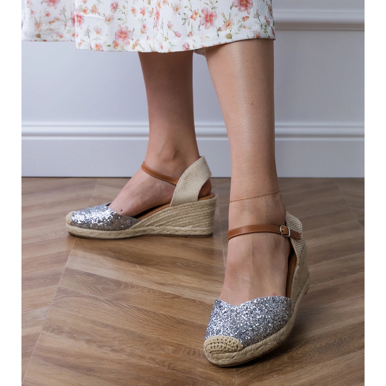 Silberbrokates Sandalen auf Keil silber- 1