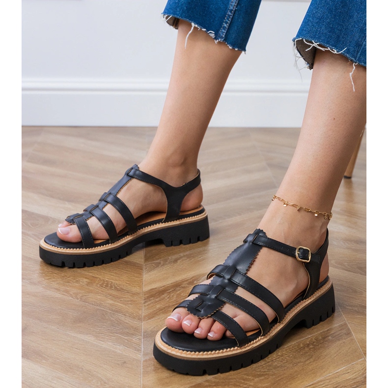 Schwarze Gladiatorsandalen mit einer Schnalle 1