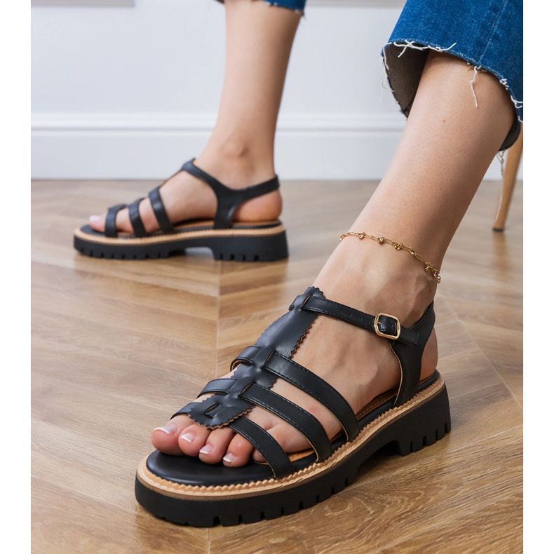 Schwarze Gladiatorsandalen mit einer Schnalle 2