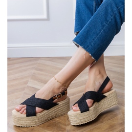 Schwarze Espadrilles Sandalen auf der Plattform mit Streifen 1