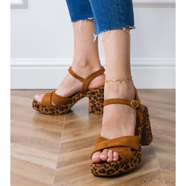Brown Ecosam Sandalen auf dem Pfosten braun 3