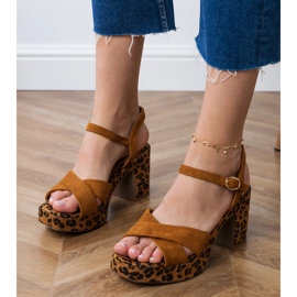 Brown Ecosam Sandalen auf dem Pfosten braun 4