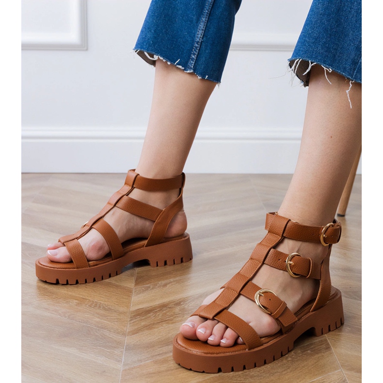 Brown Gladiatorsandalen, die mit einem Würfel befestigt sind braun 1