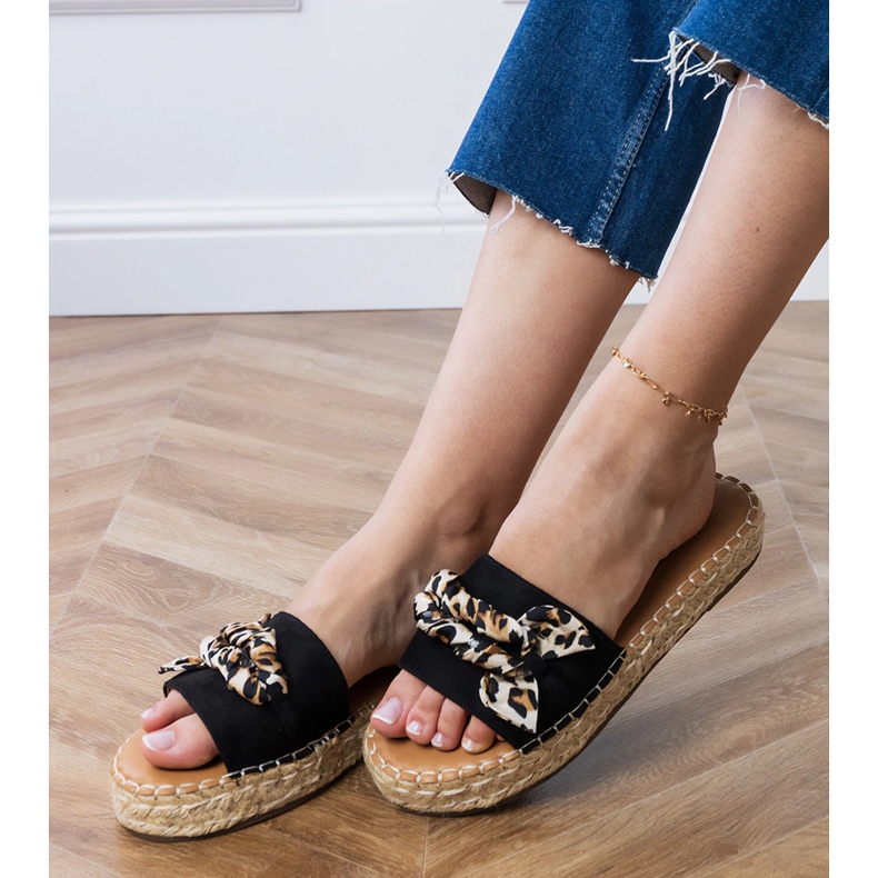 Schwarze Espadrilles mit einem Bogen 2