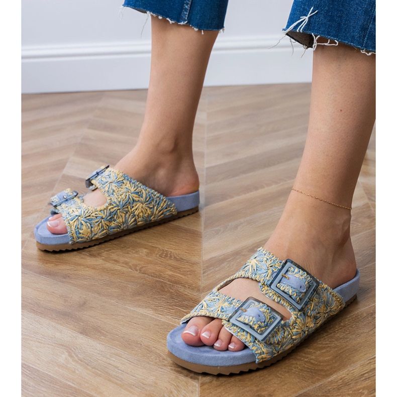 Blaue Häkelklappen mit Klemmen auf Streifen 1