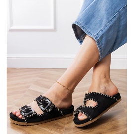 Schwarze Flip Flops mit Klemmen und Stickerei auf Streifen 2