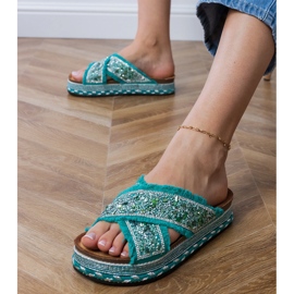 Grüne Flip Flops mit Streifen 4