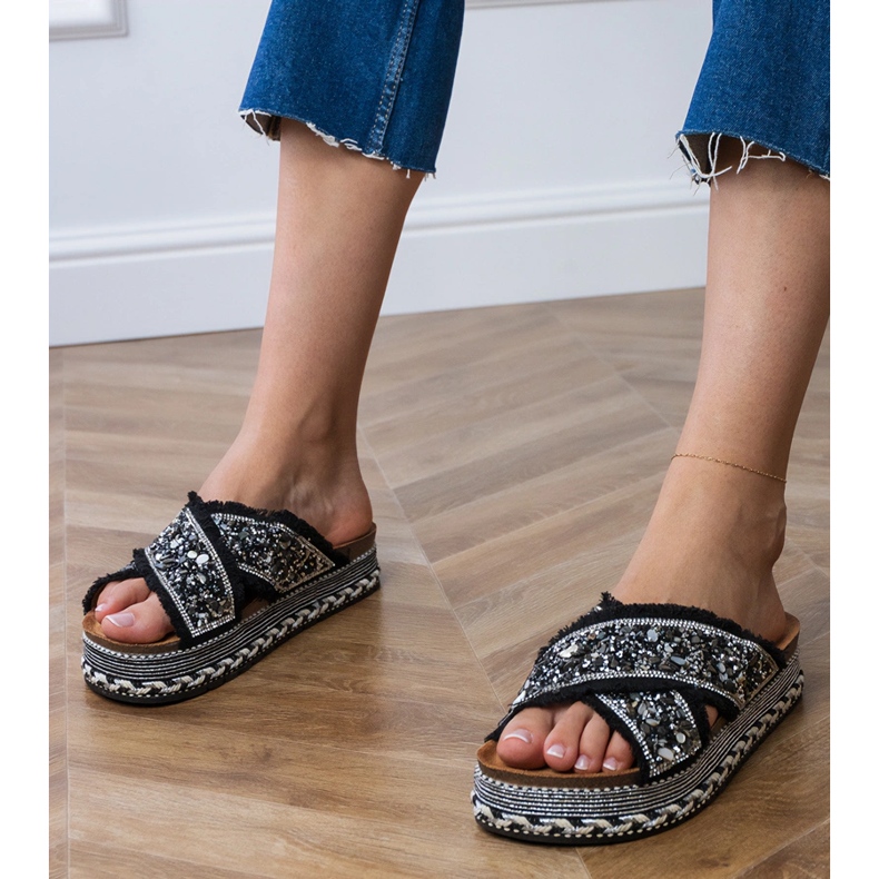 Schwarze Flip Flops mit Streifen 1