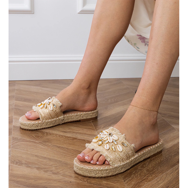 Espadrilles goldene Flip -Flops mit Muscheln 1