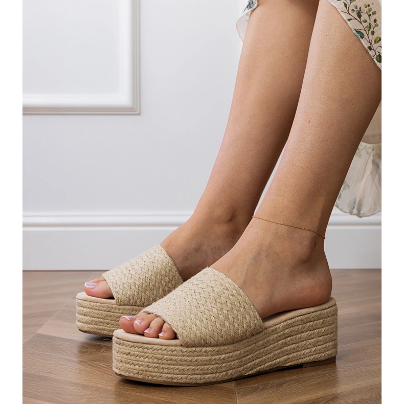 Beige Espadrilles auf der Plattform 1