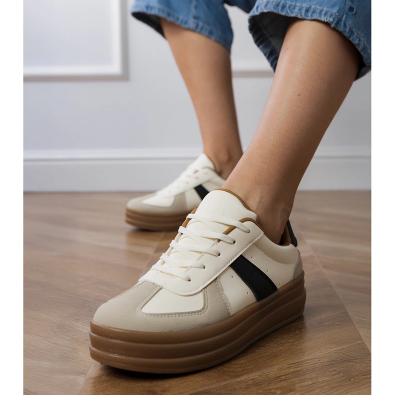 Beige Frauen -Sneaker auf der Plattform 2