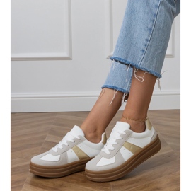 Weiße Damen-Sneaker auf der Plattform 2