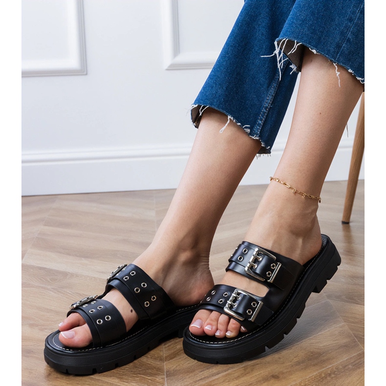 Schwarze Flat -Flip -Flops mit Klemmen auf Streifen 2