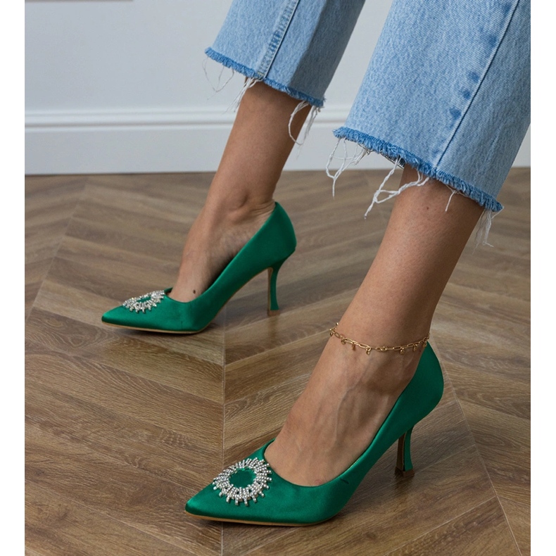 Grüne Satinpumpen mit Zirkonen 1