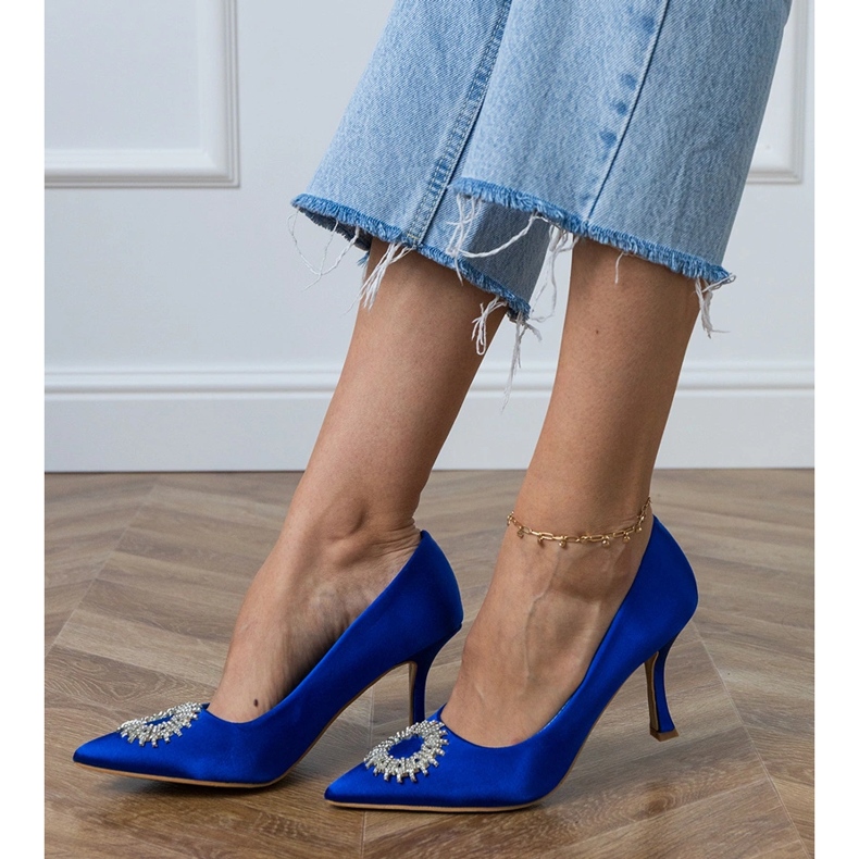Blaue Satinpumpen mit Zirkonen 2