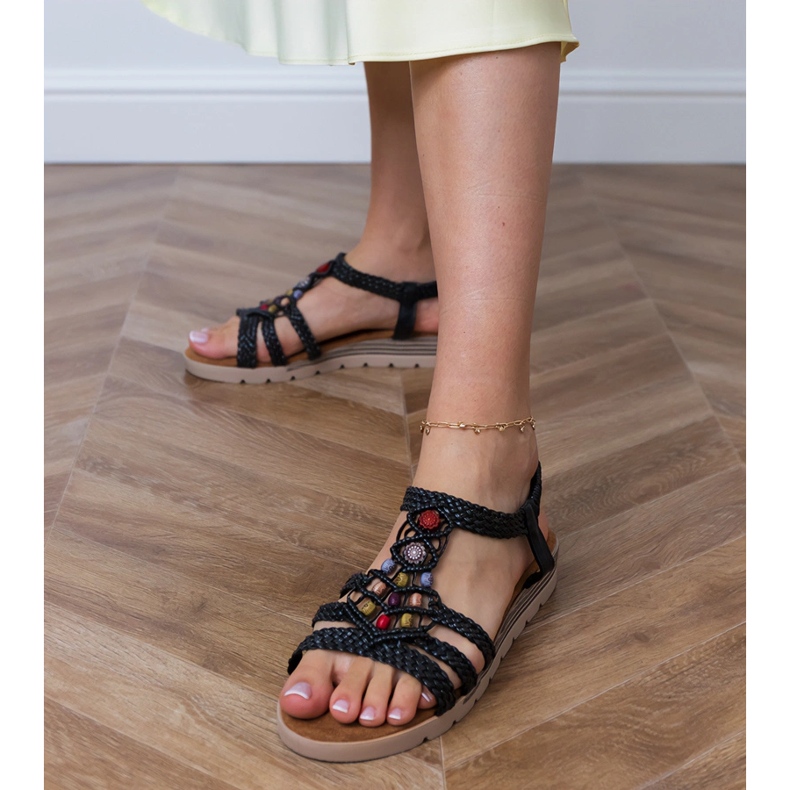 Schwarz geflochtene Sandalen mit Perlen dekoriert 1