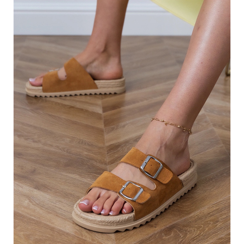 Braune Flat -Flip -Flops mit Streifenklemmen 2