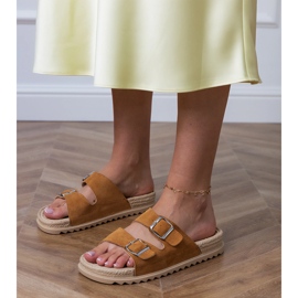 Braune Flat -Flip -Flops mit Streifenklemmen 4