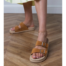 Braune Flat -Flip -Flops mit Streifenklemmen 5