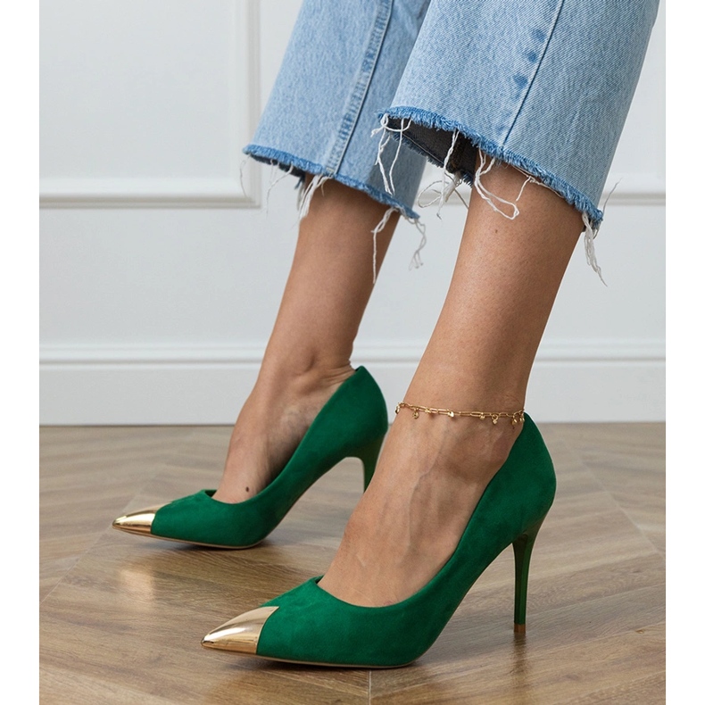 Grüne Öksampumpen mit einem metallischen Zeh 1