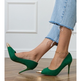 Grüne Öksampumpen mit einem metallischen Zeh 2