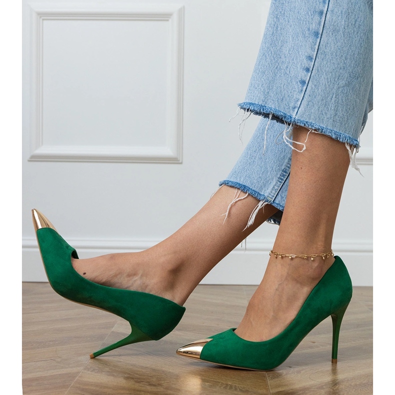 Grüne Öksampumpen mit einem metallischen Zeh 2