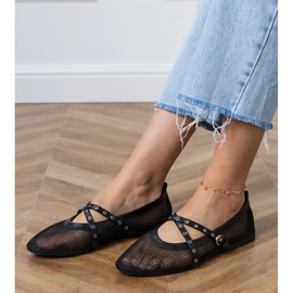 Schwarze Maschen -Ballerinas mit einer dekorativen Schnalle 2