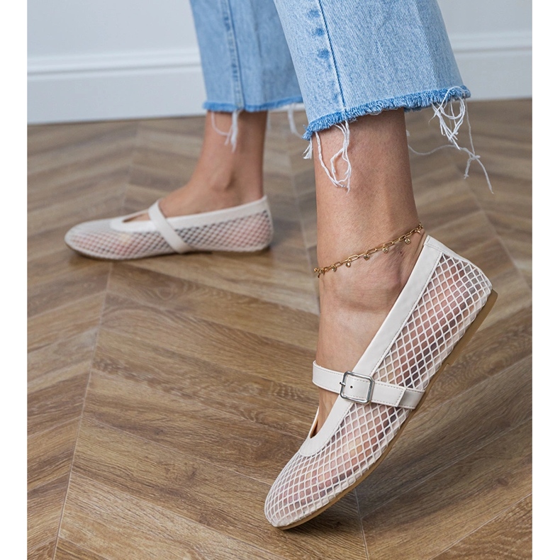 Beige Mesh Ballerinas mit einer Schnalle 2