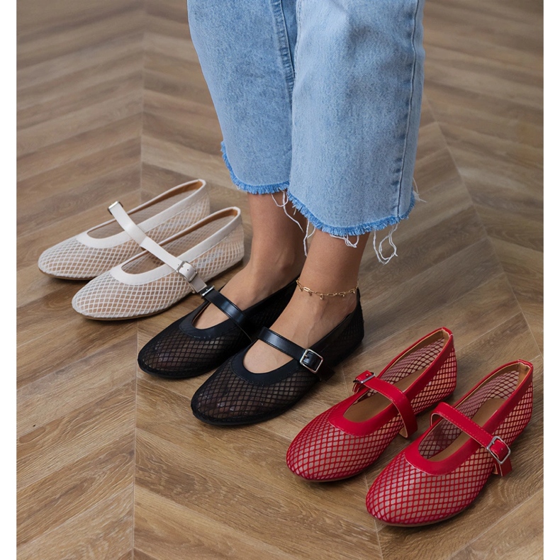 Rote Maschenballerinas mit einer Schnalle 1