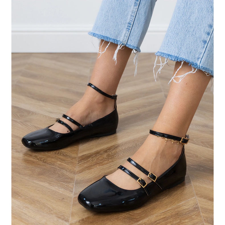 Schwarze Ballerinas mit Schnallen lackiert 1
