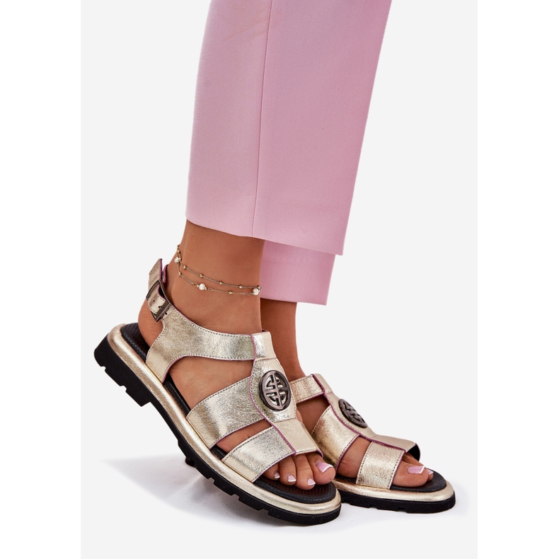 Damen -Ledersandalen von Frauen mit einem dekorativen Detail Artiker 56C0689 PLN golden 1