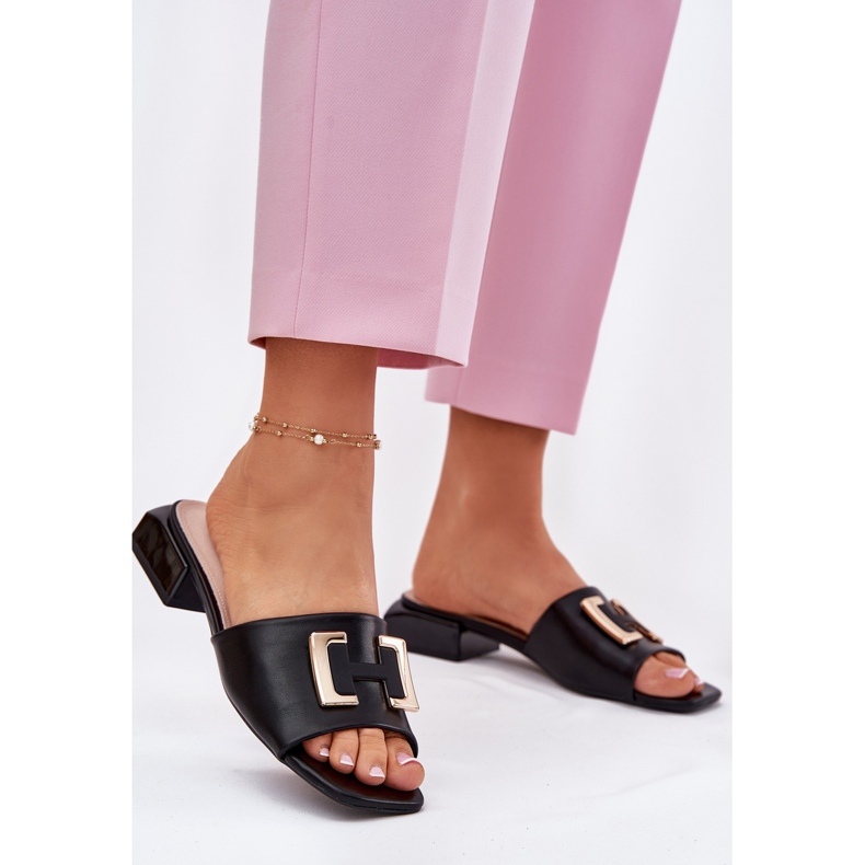 Vinceza Elegante Frauenschuhe auf einem Block mit einem goldenen Detail von Vincez 62229 Schwarz 2