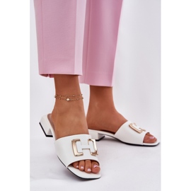 Vinceza Elegante Frauenruhen in einem Block mit einem goldenen Detail Vincez 62229 Weiß 2