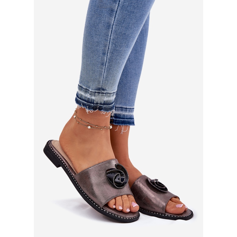 S.Barski Flat-Heeled-Flip-Flops für Frauen mit dekorativem KV51-007 Graphitdetail silber- 1