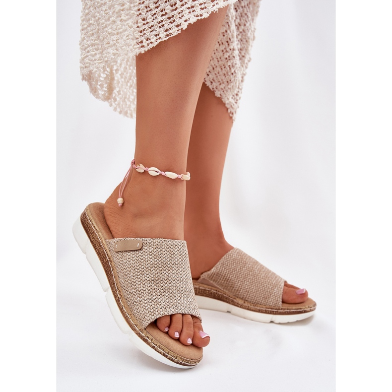 Damenflip flops mit einem beige Keil 2