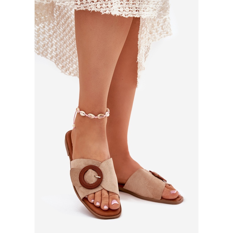 Flat -theeled -Flip -Flops für Frauen mit einer beige Klemme 1