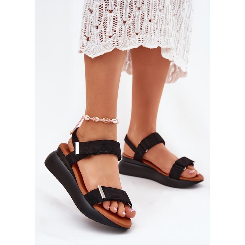 Schwarze Sandalen für Damen mit Keilabsatz 2