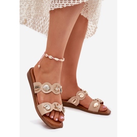 Frauenflip flops mit goldenen Stiften Beige 1