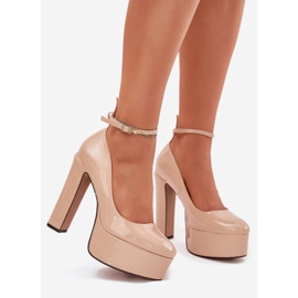 Lackierte Pumpen auf einer hohen Post- und Beige -Plattform 1