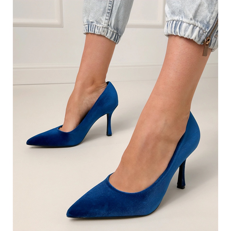 Marineblaue Velourspumpen auf der High Heel 1