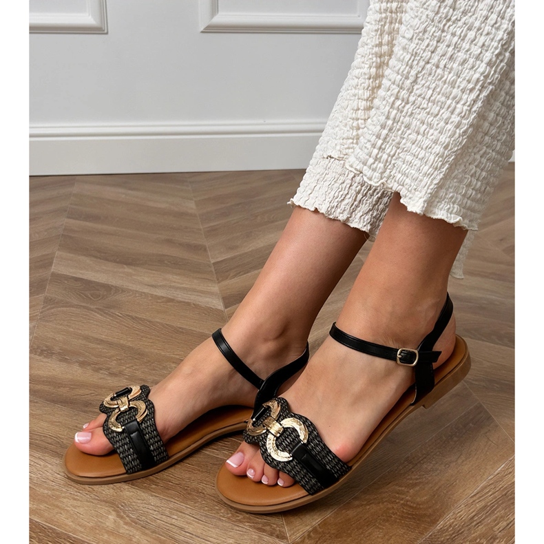 Schwarze flache Sandalen mit goldener Dekoration 1