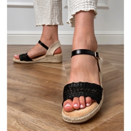 Schwarze Keilsandalen mit einem geflochtenen Gürtel 3