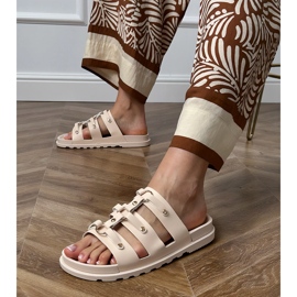 Beige Roman Flip Flops mit Stollen 1