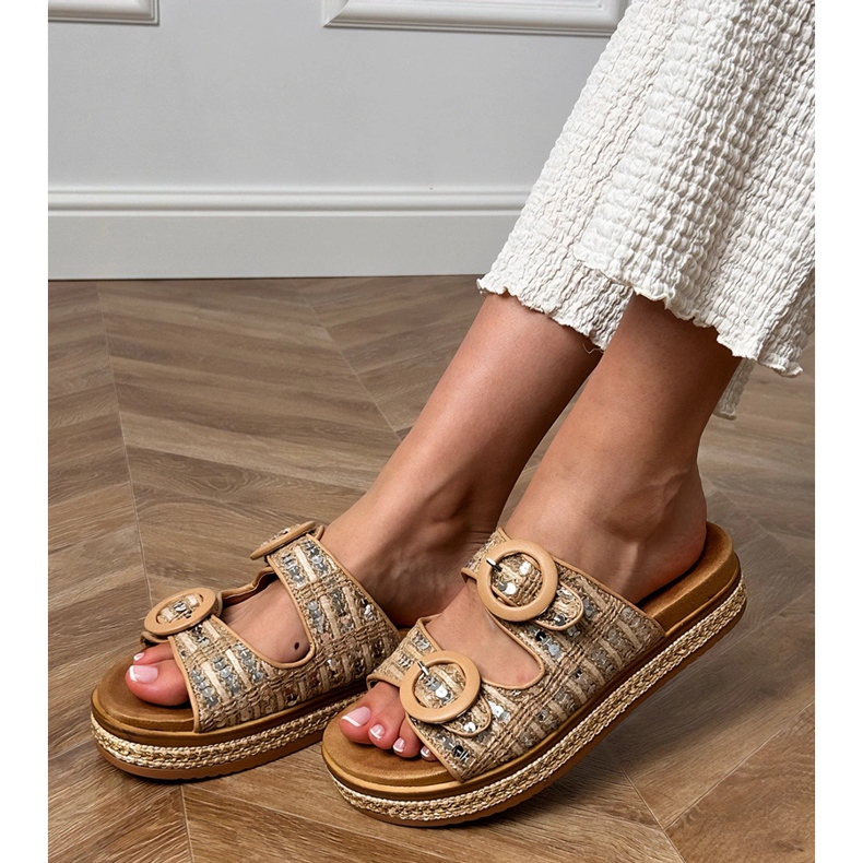 Beige geflochtene Klappen mit Pailletten auf Streifen 1