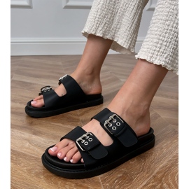 Schwarze Flip Flops mit Klemmen auf Streifen 1
